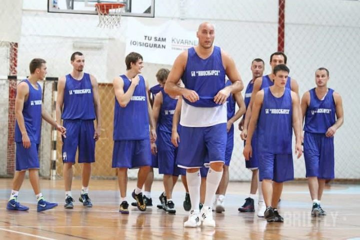 Cầu thủ bóng rổ cao nhất thế giới sở hữu chiều cao đáng mơ ước Pavel Podkolzin